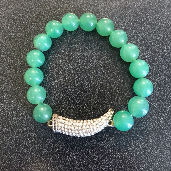 Jewelry - Jade green stone bracelet with rhinestone horn.